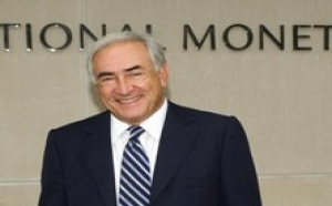 Le Conseil d'administration du FMI nomme Dominique Strauss-Kahn au poste de Directeur général